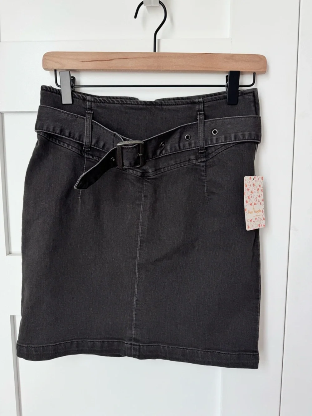 Free People Livin It Up Denim Pencil Mini Skirt in Worn Black size 4 NWT - Picture 2 of 10
